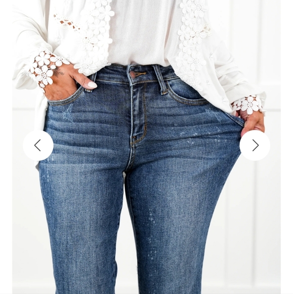 Judy Blue Boyfriend Jeans with  Classic Medium Wash - Picture 3 of 9